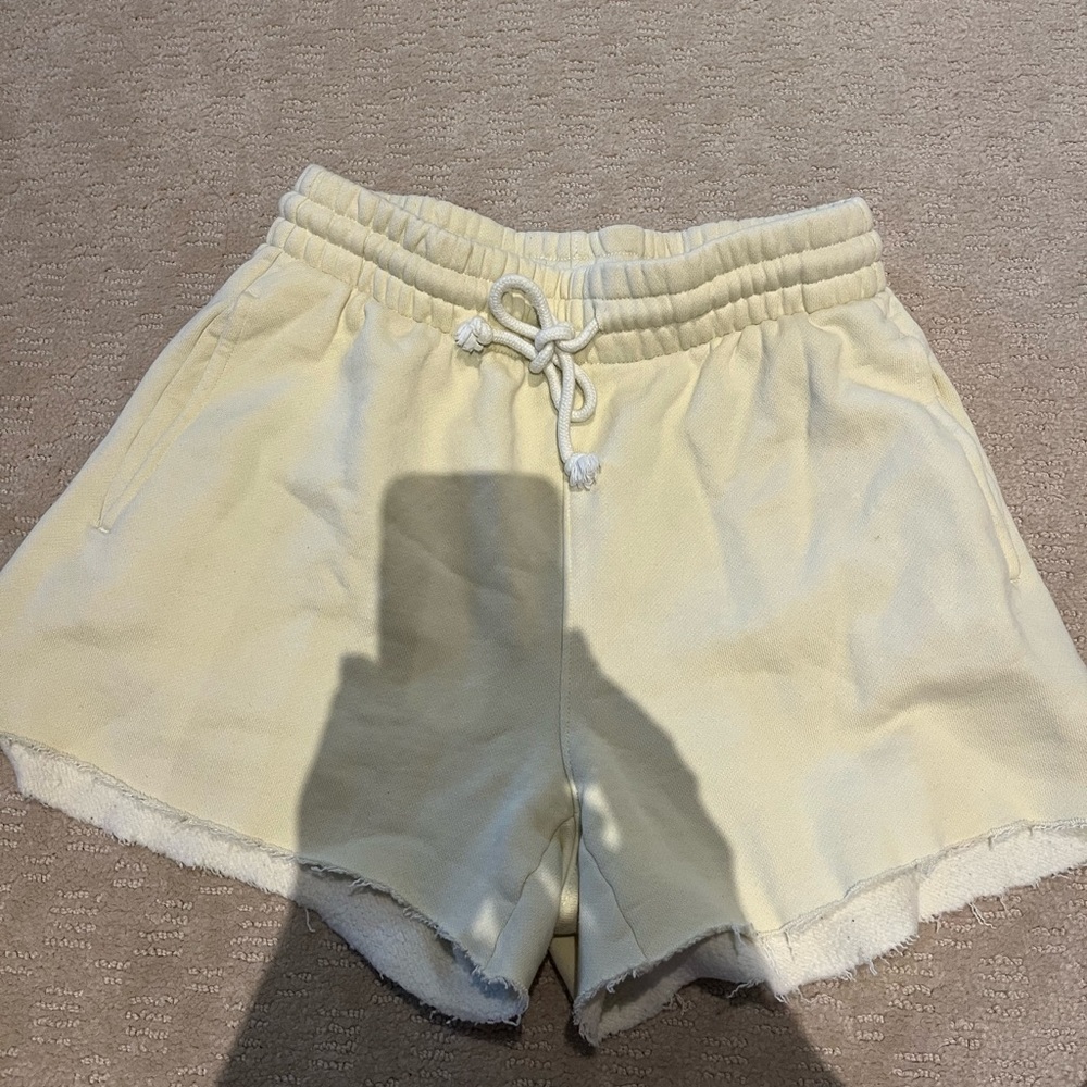 Aritzia Women's Yellow/Cream Drawstring Shorts